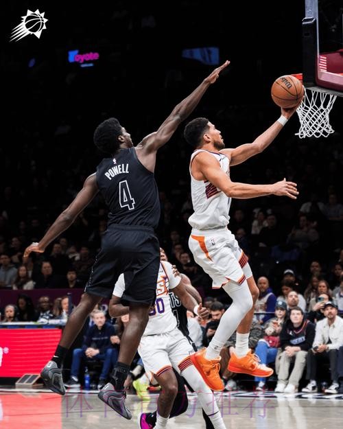 稳定!布克全场18中10,三分4中1砍下24分4篮板4助攻 稳定!布克全场18中10,三分4中1砍下24分4篮板4助攻